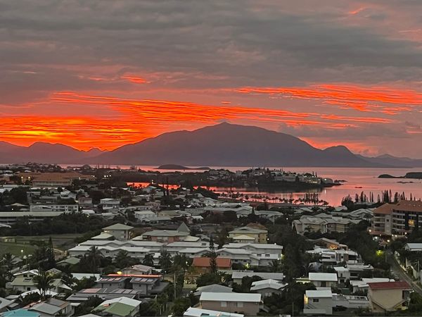F4 avec jardin Vue mer et montagne 2 adorables chats.