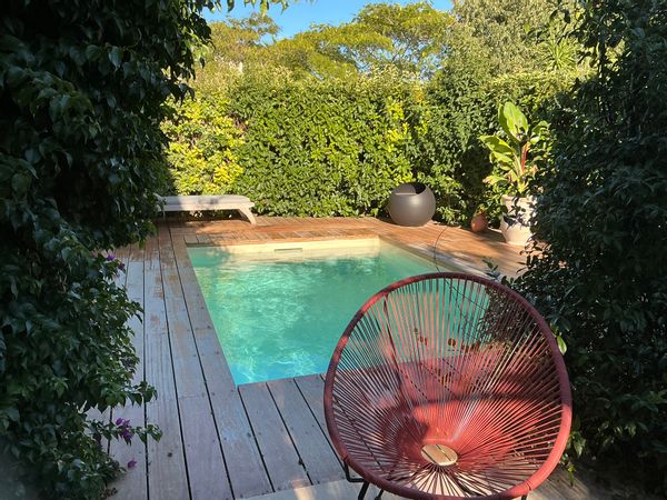 Maison traditionnelle provençale à proximité de la mer et des Îles d’Or.