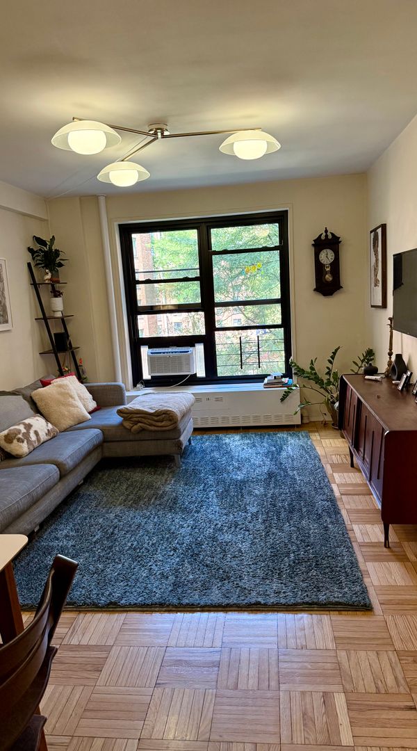 Charming Clinton Hill Co-Op in Brooklyn — Steps from Parks, Dining & Manhattan