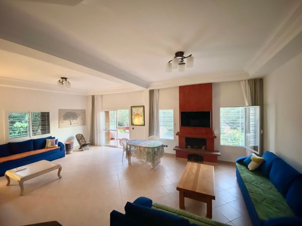 Almàs house is close to the vegetable and fish markets, restaurants, cafes, beach and mountain.