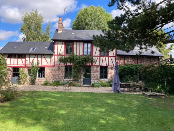 Maison normande au coeur d'un village de charme, aux portes de Rouen.