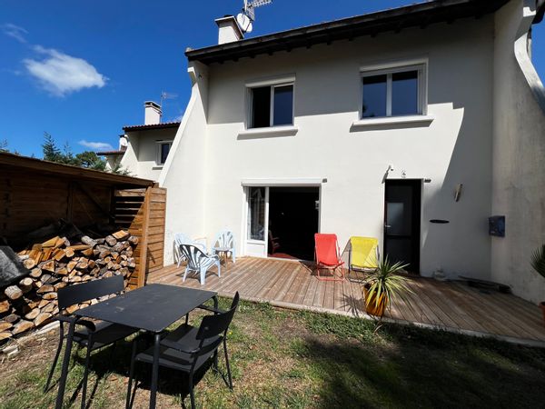 Maison à 1k8 de l'océan et à 50 m d'une rivière, très calme,avec un grand extérieur sans vis à vis