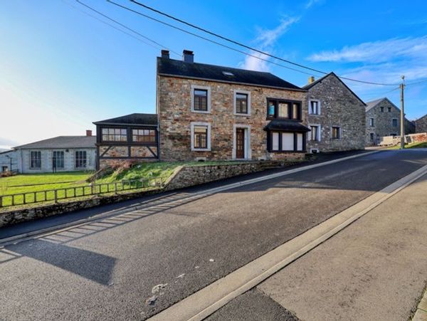 Un petit coin de paradis au cœur des Ardennes Belges. Point de départ des plus belles balades!