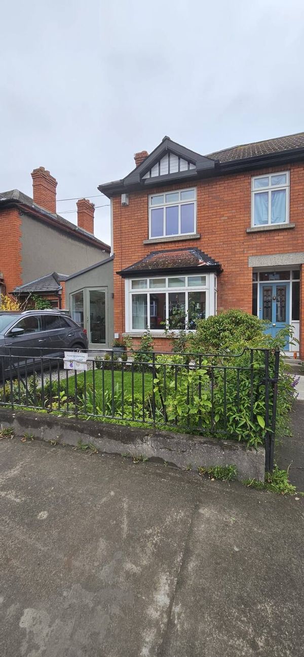 Charming 3-Bedroom Modern House near Botanic Gardens with Spacious Garden