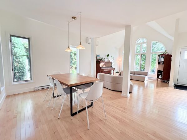 Vaste maison lumineuse et aérée dans un quartier tranquille