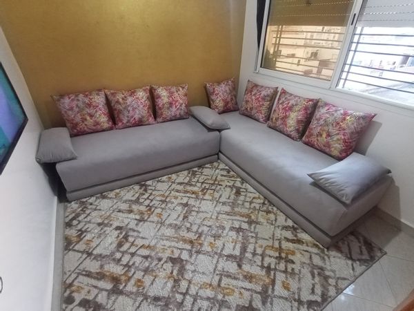 Appartement de 2 chambres et salon, avec une grande terrasse au centre du Temara