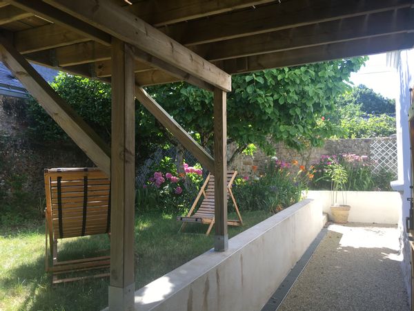 Appartement indépendant au centre d’Auray au 1er niveau de ma maison de ville avec jardin arboré.