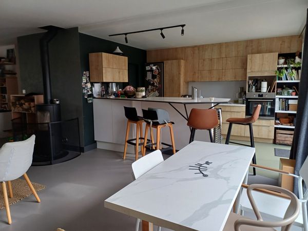 Maison dans un jardin verdoyant à 5 min (voiture) de la plage Studio indépendant dans le jardin