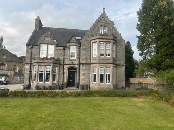 Beautiful Victorian townhouse in the heart of malt whisky distillery and golfing country