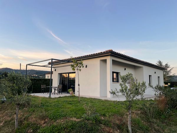 Maison à Vallon Pont d’arc. Aux portes des gorges de l’Ardèche et de la grotte Chauvet.