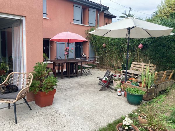 Jolie maison de village au calme avec jardin, aux portes de Lyon, de la Dombes et du Beaujolais