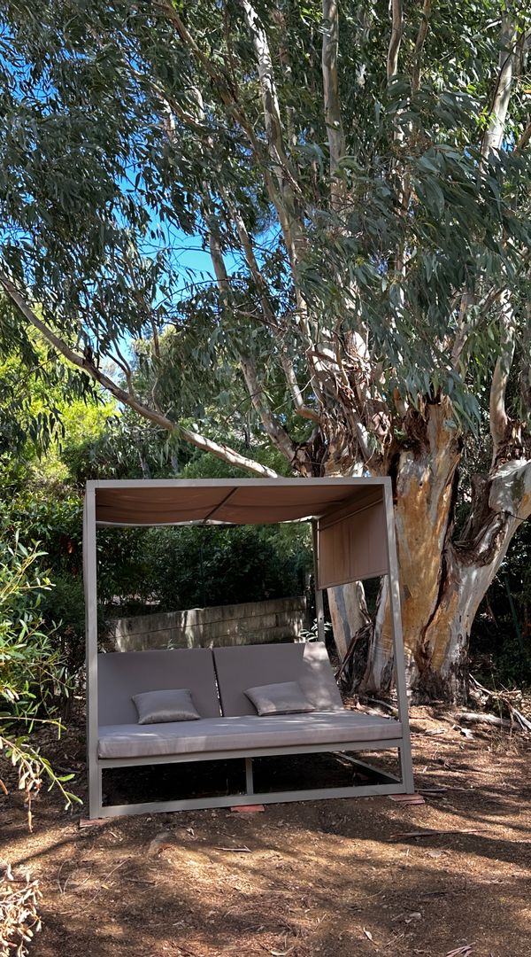Dedans-dehors : villa nature & lumière à 10mn à pied de la plage. En location entre juin et août.