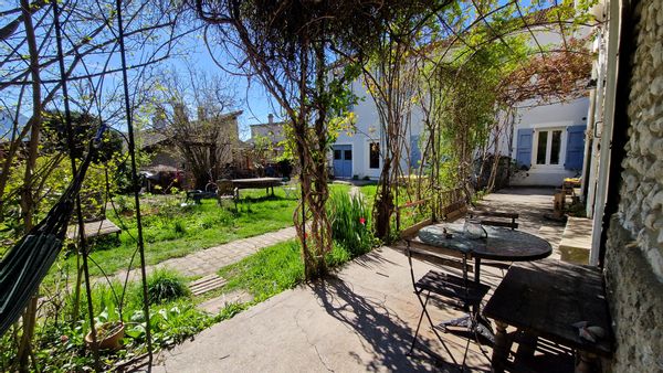 Appartement centre historique avec jardin et vue sur le Vercors.