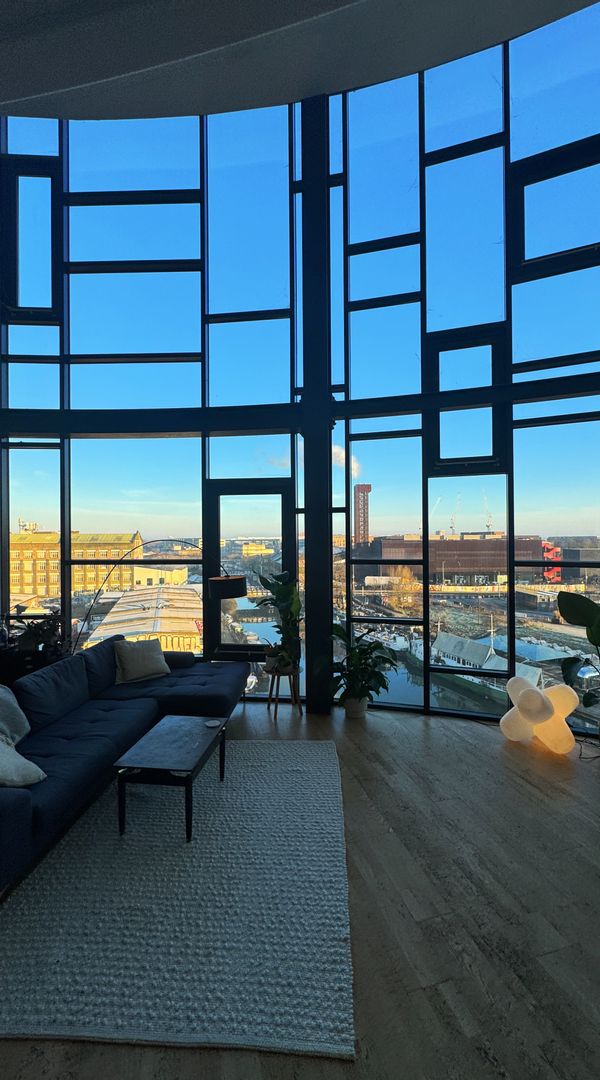 Room in Stylish Canal-Side Penthouse in London’s Coolest Neighbourhood