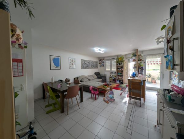 Grand duplex familial lumineux avec balcons et parcs à proximité