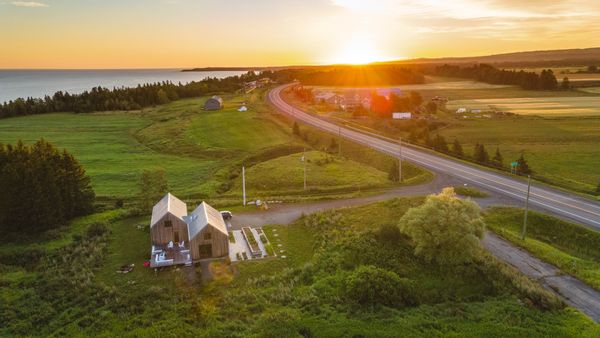 The Résidence des stagiaires, architect-designed home, full of light and the poetry of wood.