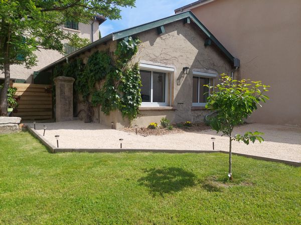 Le logis des pierres blanches est un appartement cosy et confortable de 32m² pour 2 à 4 personnes.