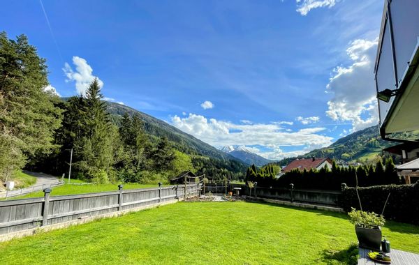 Premium Alpine Retreat | Large Garden, Sauna, Fireplace & Stunning Views | 20+ Top Ski Resorts