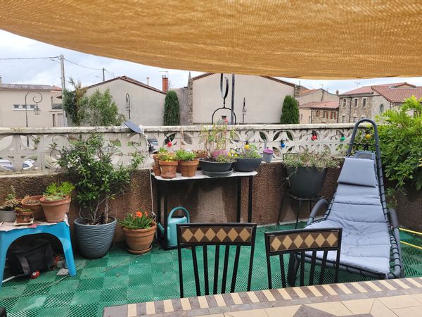 Maison 8 personnes au cœur d'un petit village. Idéal pour la randonnée mais à seulement 1h de lyon.