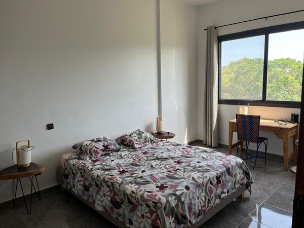 Appartement avec vue sur un champ de manguiers à quelques minutes du bord de mer.