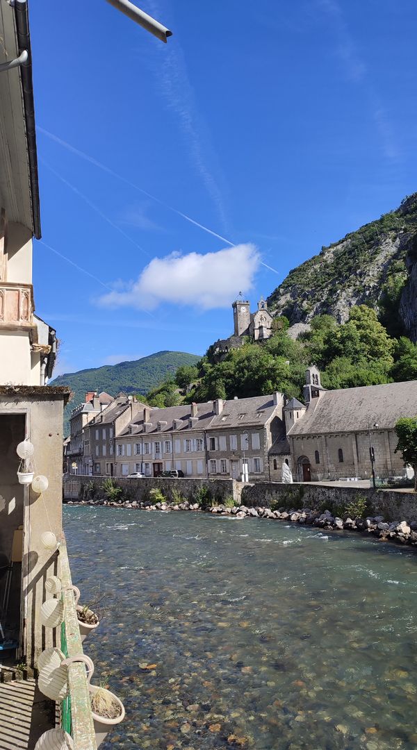 Grand appartement de montagne 4-6 personnes au dessus de la Garonne