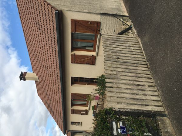 Chambre privée de Louis, 1 personne au coeur de la campagne Bressane.