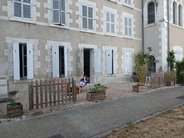 Un bel appartement sur terrasse situé dans un écrin de verdure en centre ville de Blois.