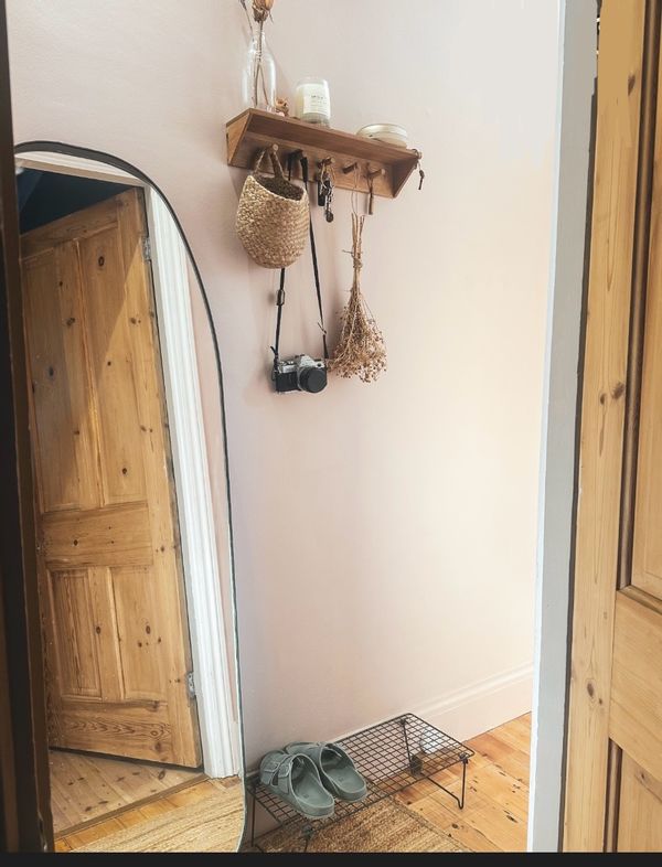 A beautiful large ground floor period garden flat less than 30 minutes to central London