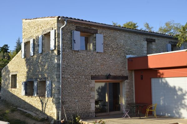 Maison en pierres avec extension dans le Parc du Luberon