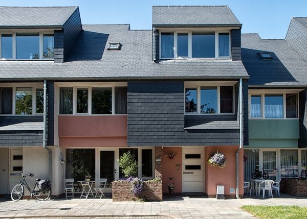 only 5 Km from the centre of BRUGES, a city for people.