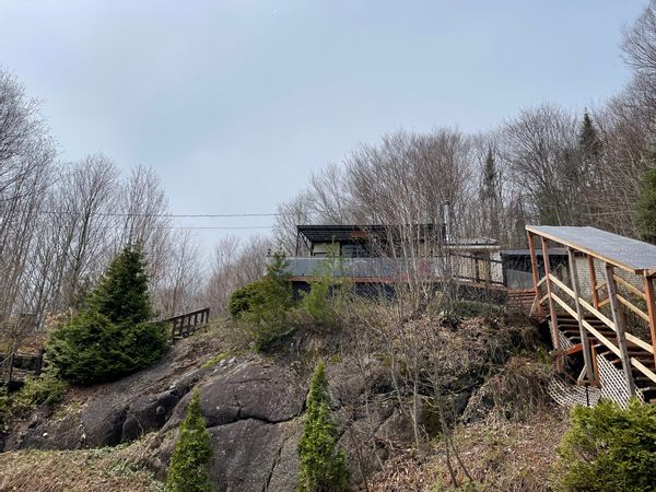 Chalet avec vue et accès au lac dans Les Laurentides