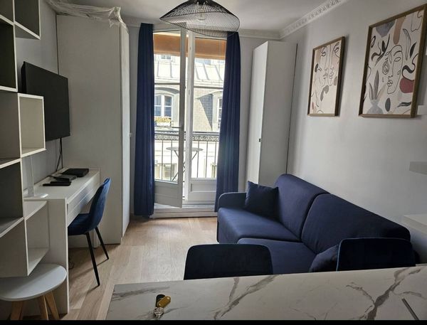 Musée d'Orsay/Solférino, beau studio avec balcon, 75007