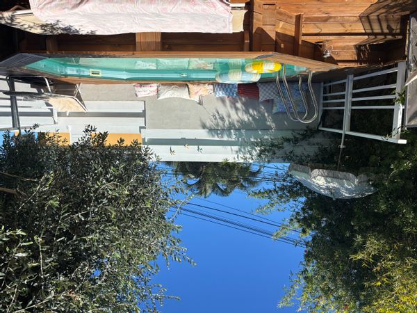 Charmant bungalow neuf, tout équipé, au calme, avec accès au jardin et à la piscine