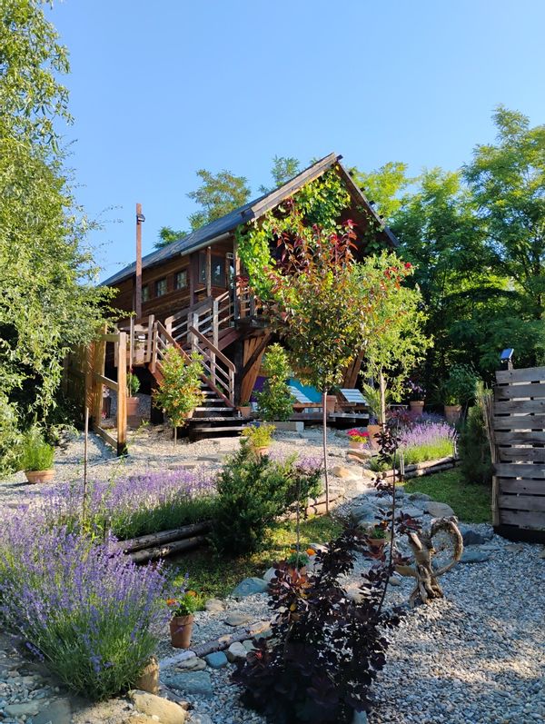 479 Tiny House, Domeniul von Agodt with mountain view.