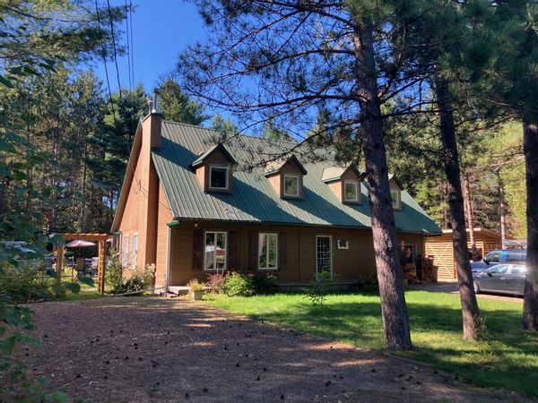 Maison canadienne en pleine nature