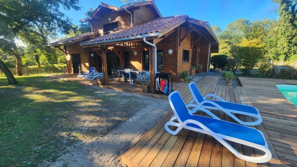 Agréable maison tout confort, au pied de la forêt, à moins de 3 km de l'océan Atlantique.