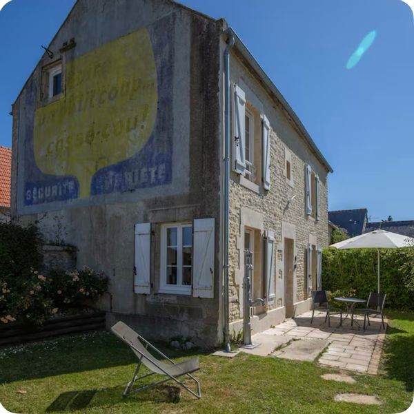 Maison 3 ch, adaptée aux enfants, à 700m des batteries de Longues / Mer avec salle de jeux couverte.