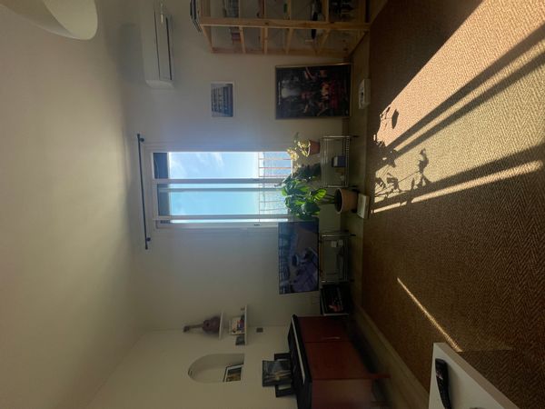 2 pièces type loft vue mer depuis toutes les fenêtres. Roof-top commun à l'immeuble avec vue 360.