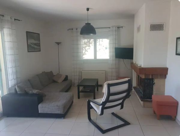 Maison de charme en Drôme provençale, très bien équipée, au calme, grand terrain arboré, piscine.