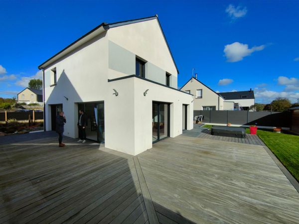 Maison agréable et lumineuse, dans un quartier très calme, à 5 minutes de l'océan et des plages.