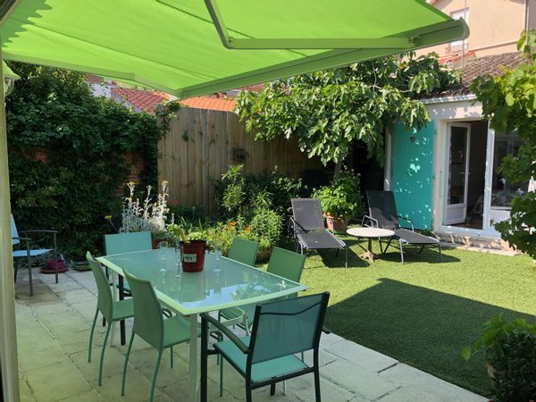 Maison plain-pied à 150m de la mer à Oléron, jardin, soleil, intimité, confort, commerces proches.