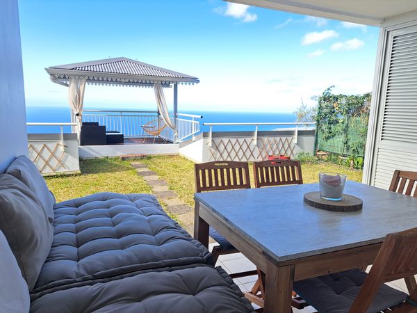 Bel appartment 2 chambres au calme avec jardin et jolie vue mer, bien situé