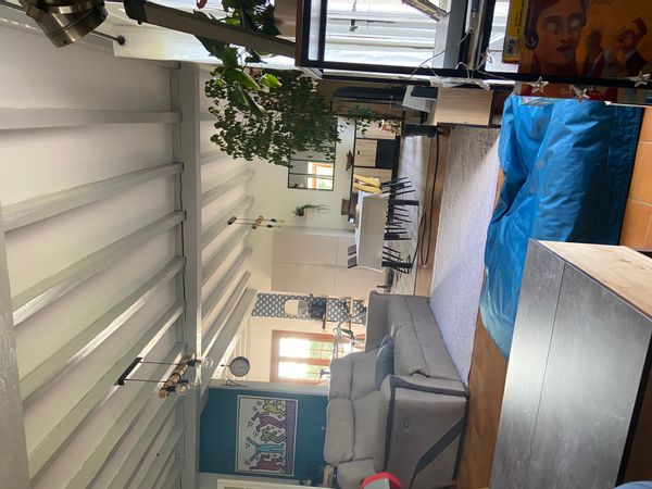 La maison de SANDRINE est une maison familiale simple mais fonctionnelle.