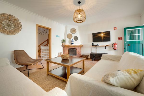 Excellente maison située à 500 mètres de la plage et dans le centre historique du village.