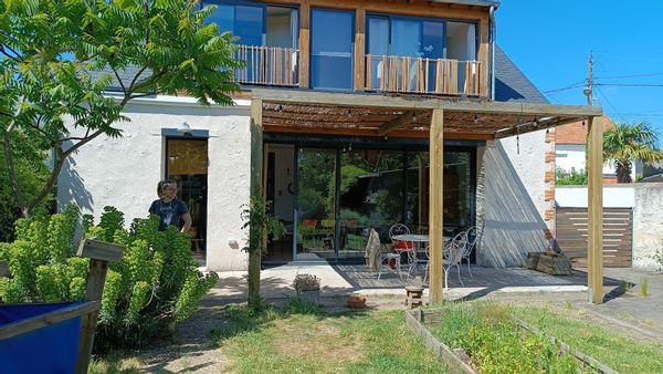 Chambre dans jolie maison avec jardin et poules a deux pas de la Loire