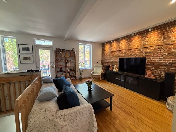 Charming Outremont Apartment– Ideal for Sabbaticals or Creative Projects