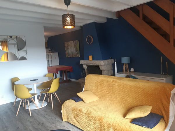 Appartement vue mer, port breton typique