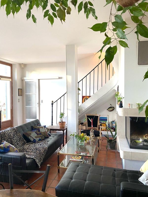 Chambre calme avec grand jardin au sein d'une maison en colocation, au vert et proche de la ville.