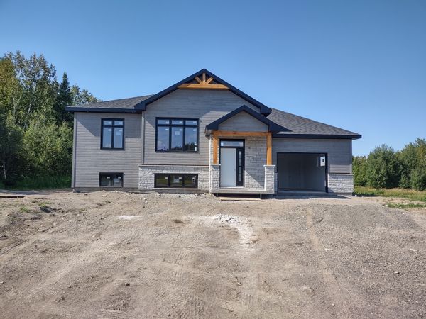 Domaine privé de 70 hectares au coeur de ville Saguenay avec jardin et potager accessible