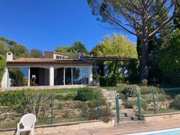 Maison avec vue très calme 500 m du village 4 Chambres. Piscine. 15min Aix en Provence. 30Min Cassis